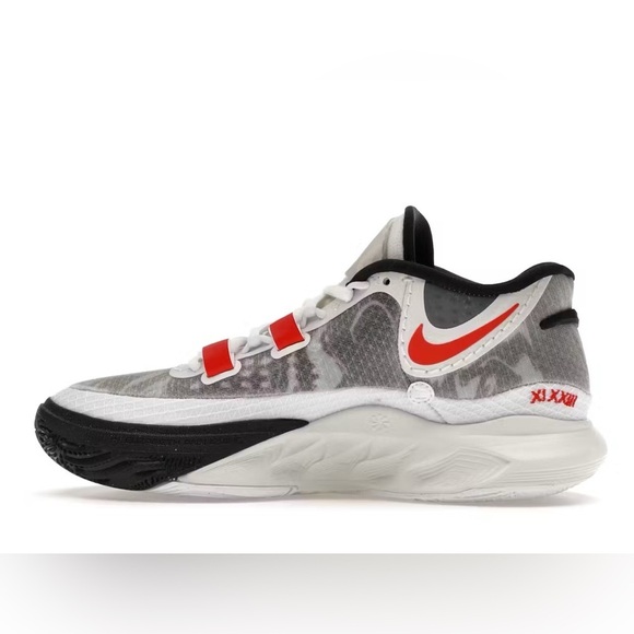 Nike Kyrie 8White University Red